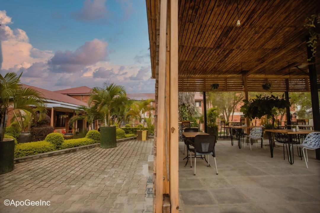 Acacia Hotel Mbarara Nyamitanga Экстерьер фото
